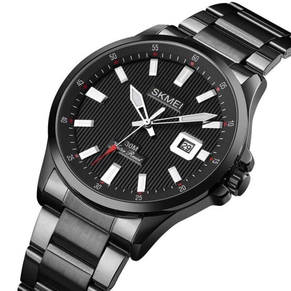 SKMEI 1654 durable men’s waterproof luminous quartz watch closeup