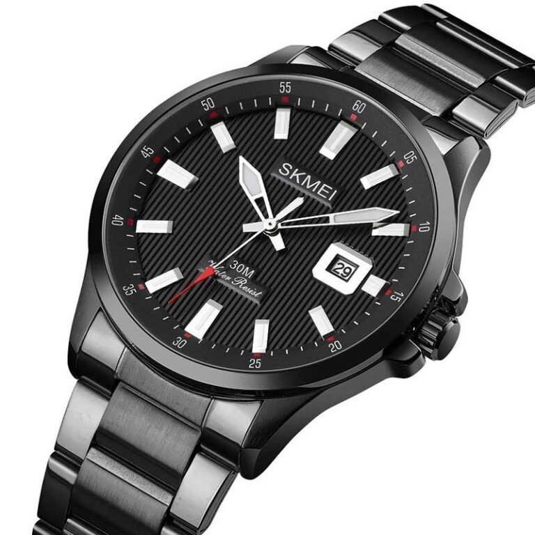 SKMEI 1654 durable men’s waterproof luminous quartz watch closeup