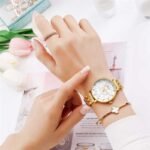 CURREN 9046 women’s stainless steel analog watch hand design photo